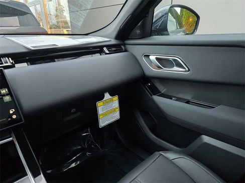 New 2025 Land Rover Range Rover Velar Dynamic SE image 16