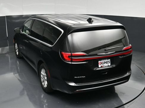 Used 2024 Chrysler Pacifica Touring-L FWD image 47