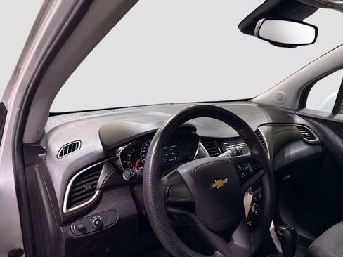 Used 2019 Chevrolet Trax LS image 7