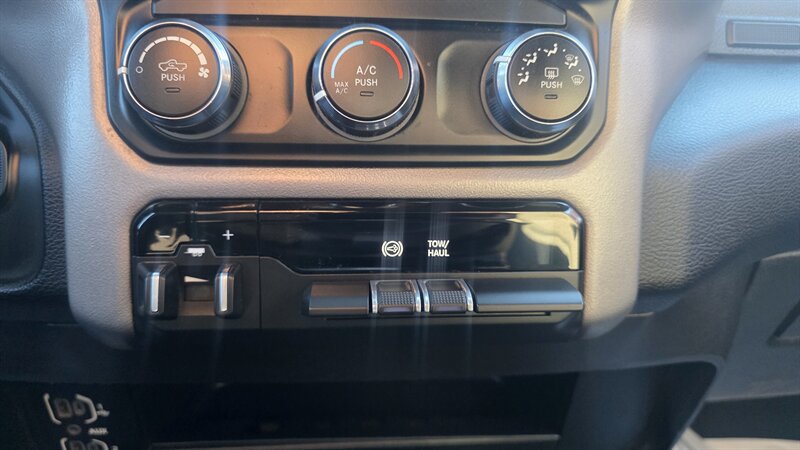 Used 2024 RAM 3500 Big Horn AWD/4WD image 18