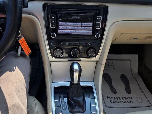 Used 2013 Volkswagen Passat 2.5 SE image 23