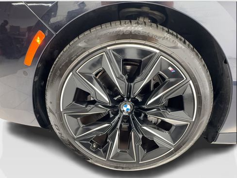 Used 2023 BMW 740i w/ Luxury Rear Seating Package RWD image 12