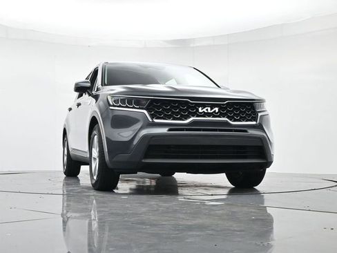 Used 2023 Kia Sorento LX image 35