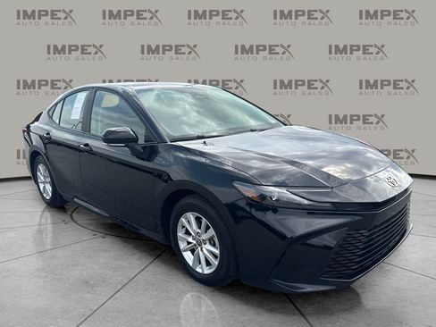 Used 2025 Toyota Camry LE FWD image 4