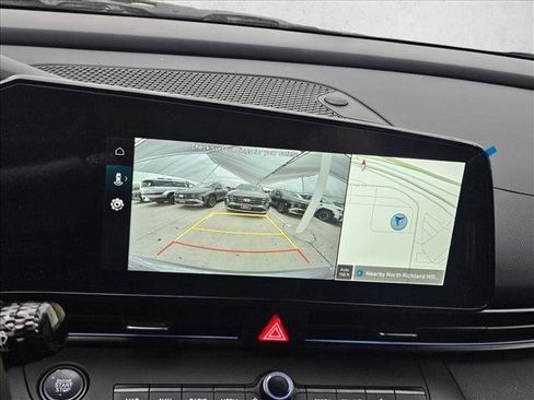 Used 2025 Hyundai Elantra SEL FWD image 18