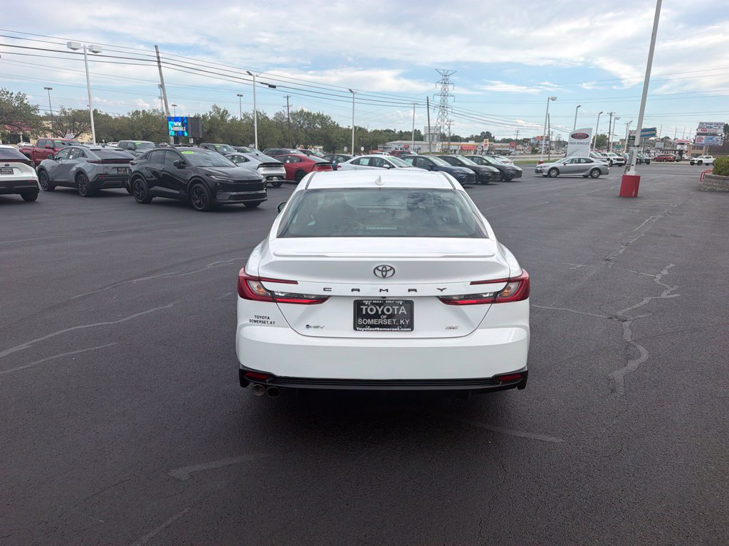 Used 2025 Toyota Camry SE FWD image 4