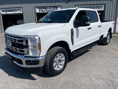 Used 2024 Ford F250 XLT w/ FX4 Off-Road Package AWD/4WD image 3