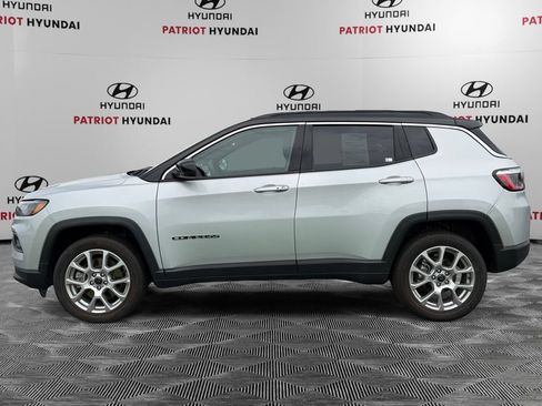 Used 2025 Jeep Compass Limited AWD/4WD image 6