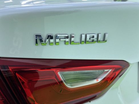 Used 2017 Chevrolet Malibu LT FWD image 12