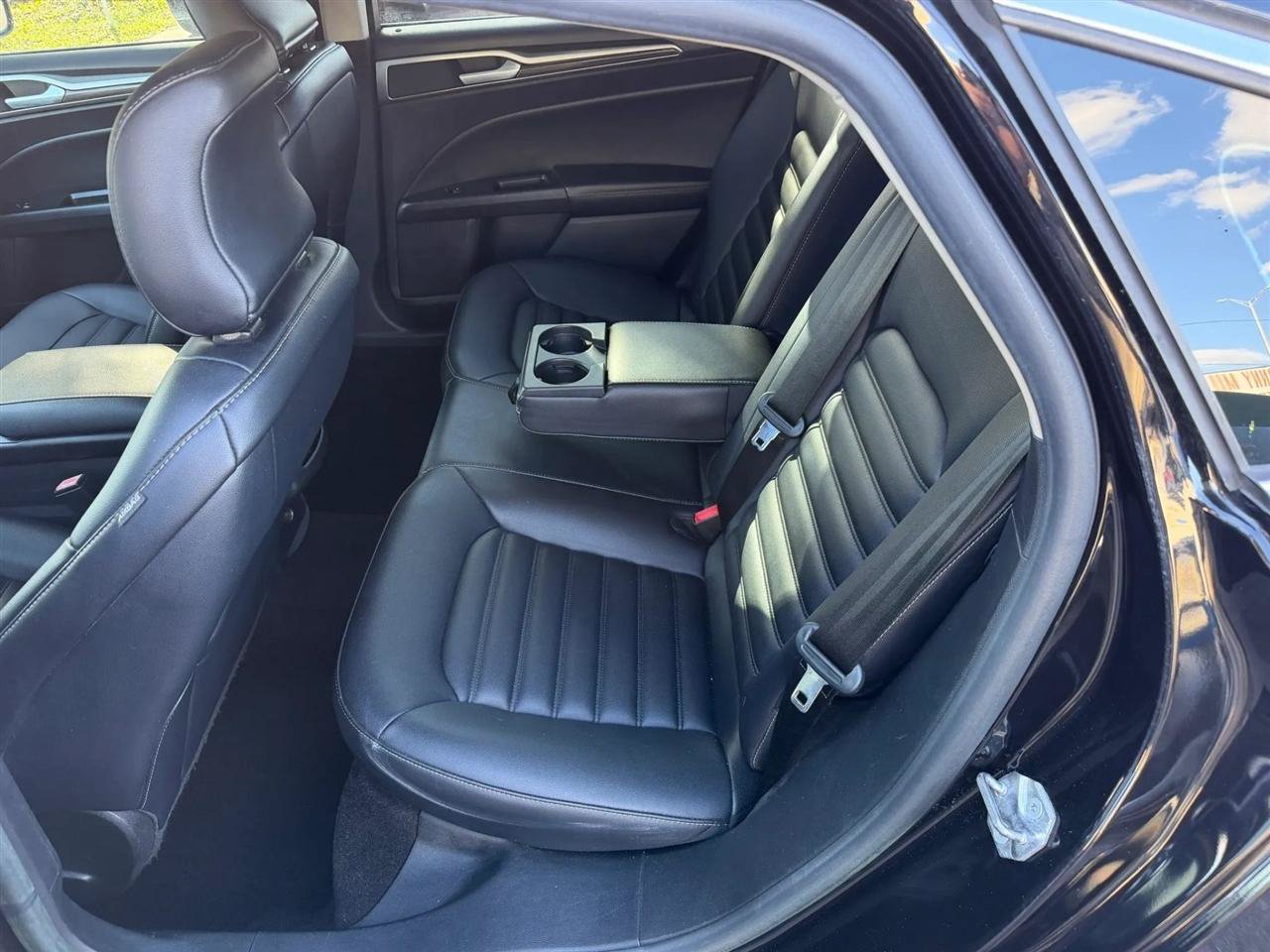 Used 2019 Ford Fusion SEL FWD image 25