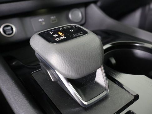 Used 2022 Nissan Rogue SV image 3