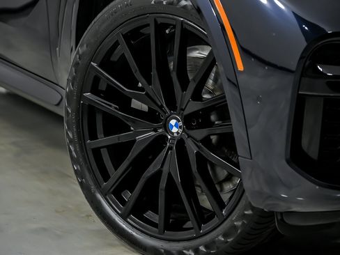 Used 2022 BMW X5 xDrive40i w/ M Sport Package image 4