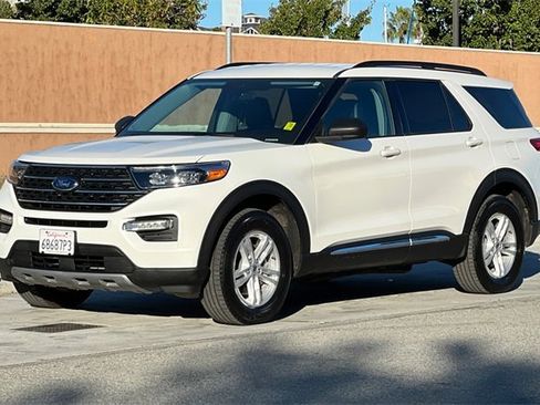 Used 2022 Ford Explorer XLT w/ Equipment Group 202A image 8