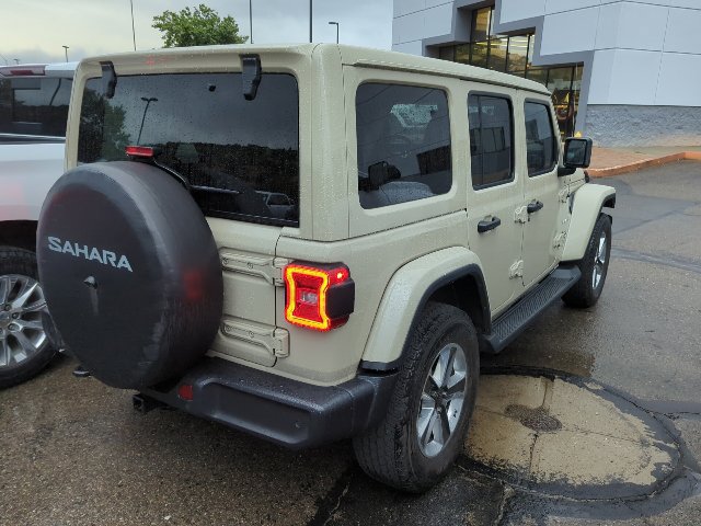 Used 2022 Jeep Wrangler Unlimited Sahara w/ Cold Weather Group AWD/4WD image 3