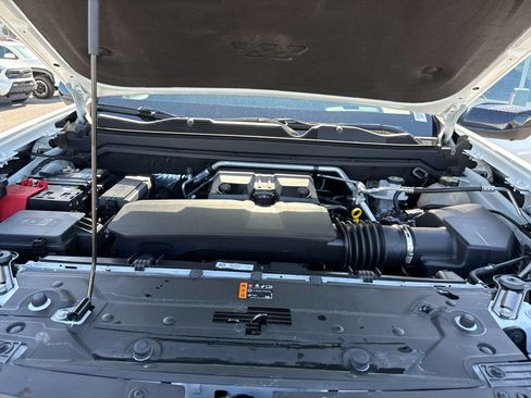 Used 2023 Chevrolet Colorado ZR2 w/ ZR2 Convenience Package III AWD/4WD image 9