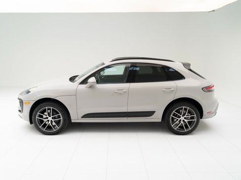 Certified 2026 Porsche Macan AWD/4WD image 2