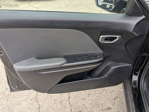 Used 2025 Kia K4 LXS image 11