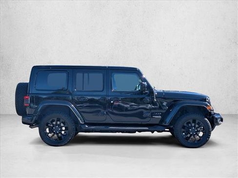 Used 2021 Jeep Wrangler Unlimited Sahara AWD/4WD image 4
