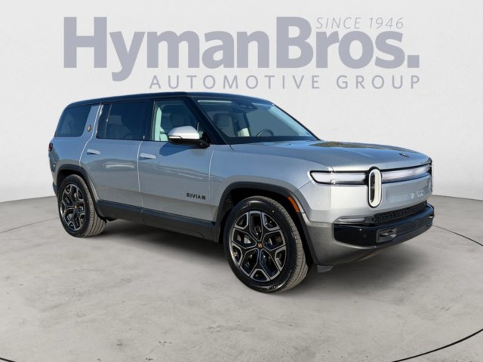 Used 2025 Rivian R1S Adventure Dual AWD/4WD image 1