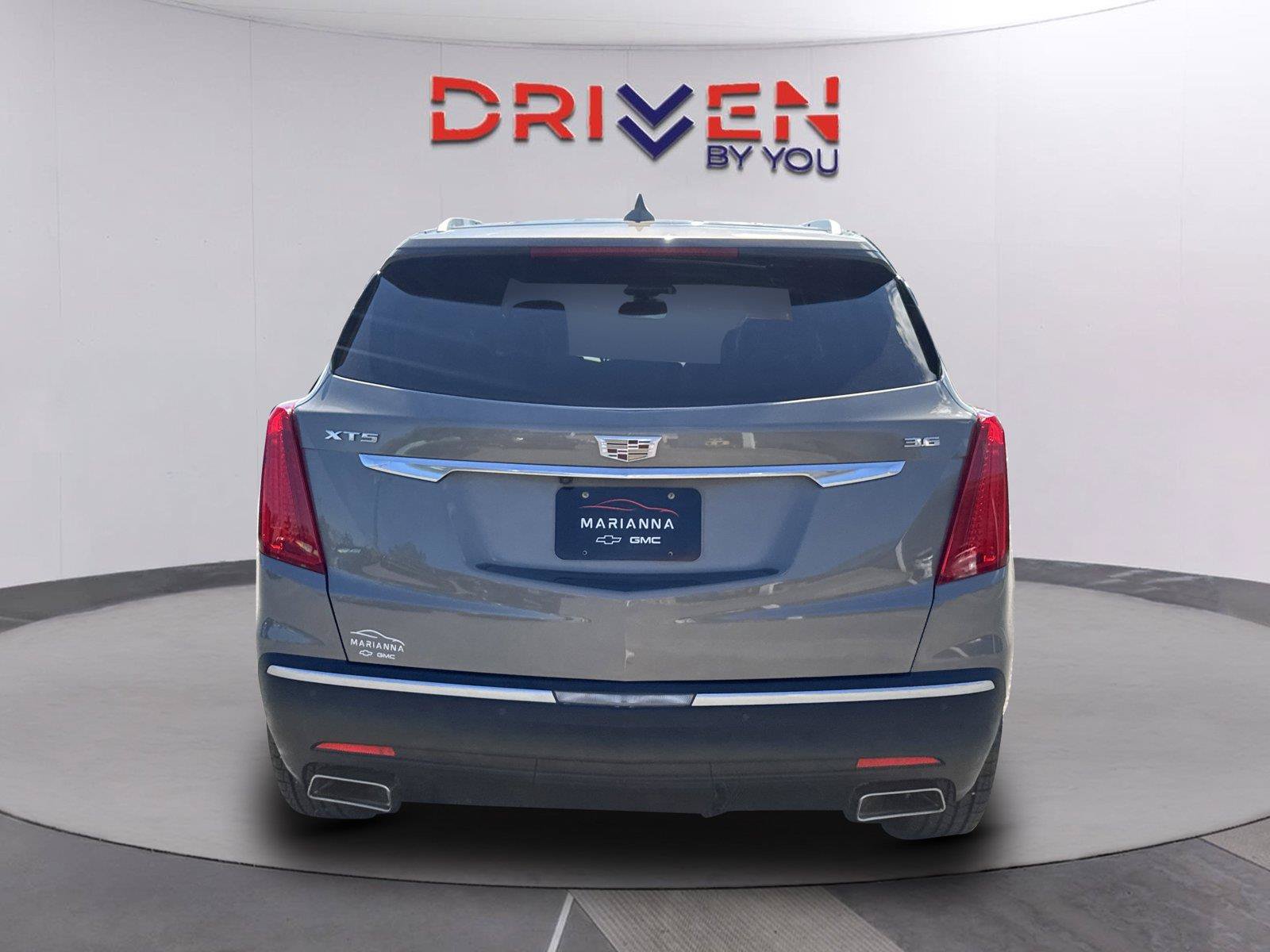 Used 2017 Cadillac XT5 Luxury w/ Driver Awareness Package FWD image 5