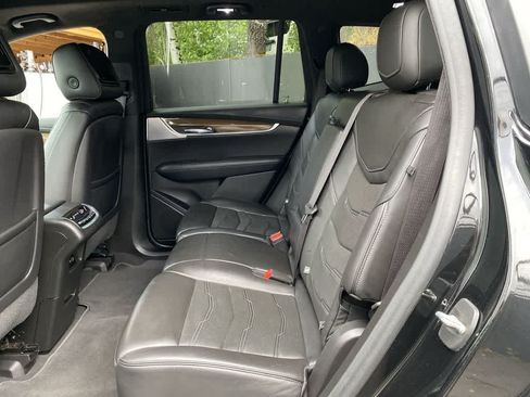 Used 2020 Cadillac XT6 Premium Luxury w/ Platinum Package AWD/4WD image 18