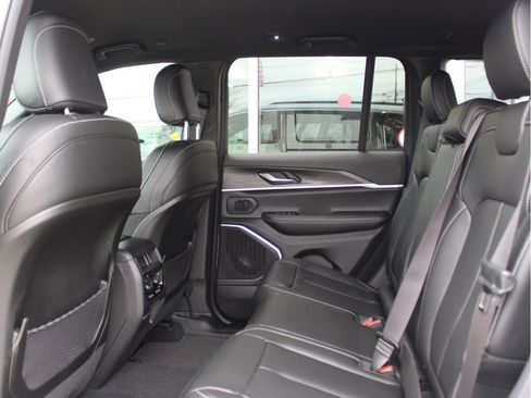 New 2026 Jeep Grand Cherokee Limited AWD/4WD image 32