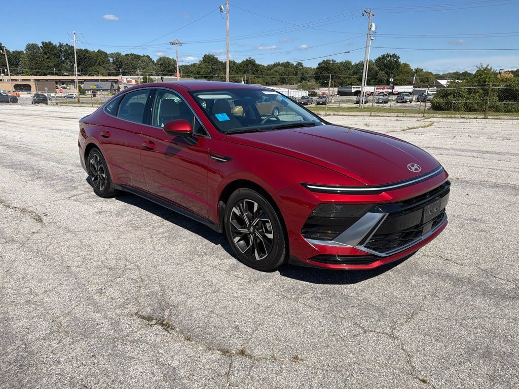Used 2025 Hyundai Sonata SEL FWD image 1