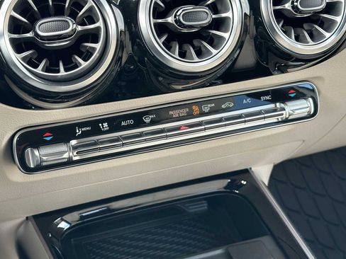 Used 2025 Mercedes-Benz GLA 250 4MATIC image 31