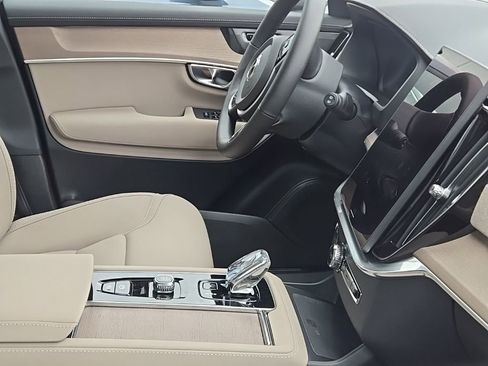 New 2026 Volvo XC90 B6 Plus w/ Protection Package Premier image 7