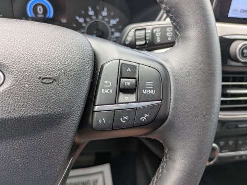 Used 2022 Ford Escape SE w/ SE Sport Appearance Package image 17