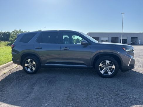 Used 2024 Honda Pilot EX-L image 4