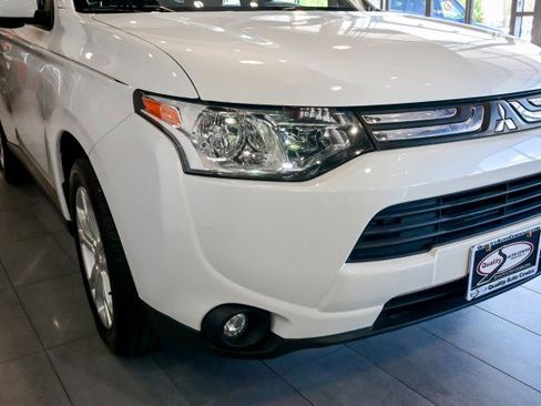 Used 2014 Mitsubishi Outlander SE AWD/4WD image 9