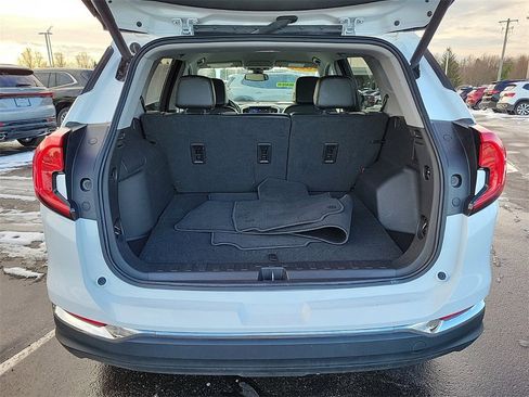 Used 2024 GMC Terrain SLT image 7