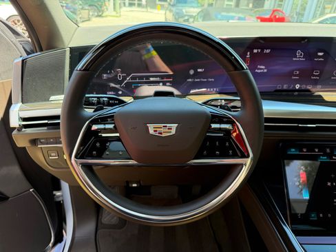 Used 2026 Cadillac Escalade Luxury w/ Touring Package AWD/4WD image 33