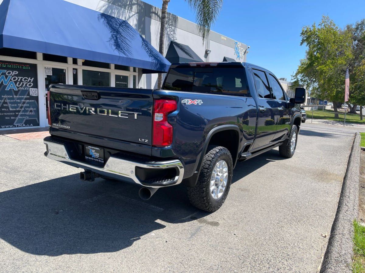 Used 2022 Chevrolet Silverado 2500 LTZ w/ LTZ Plus Package AWD/4WD image 5
