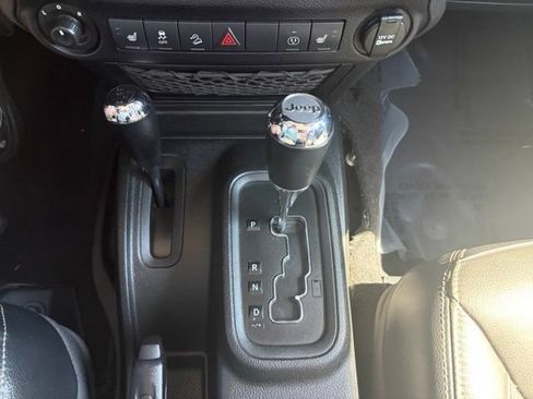 Used 2017 Jeep Wrangler Unlimited Rubicon AWD/4WD image 24