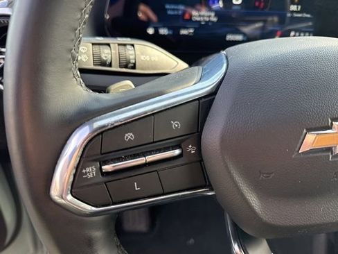 Used 2025 Chevrolet Equinox LT w/ Convenience Package II image 17