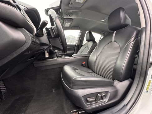 Used 2023 Toyota Camry SE image 7