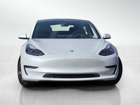 Used 2023 Tesla Model 3 Standard Range image 2