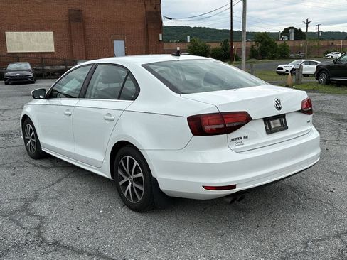 Used 2017 Volkswagen Jetta SE FWD image 6