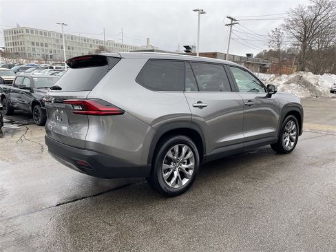 Used 2025 Toyota Grand Highlander FWD image 8