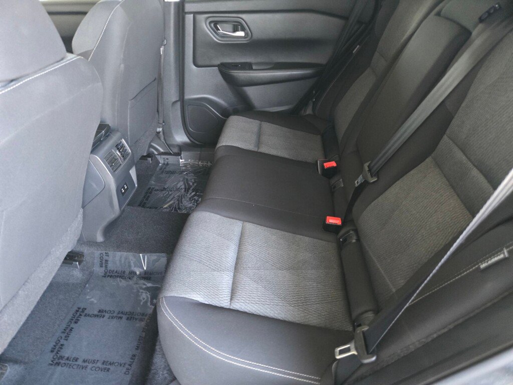 Used 2025 Nissan Rogue SV AWD/4WD image 15