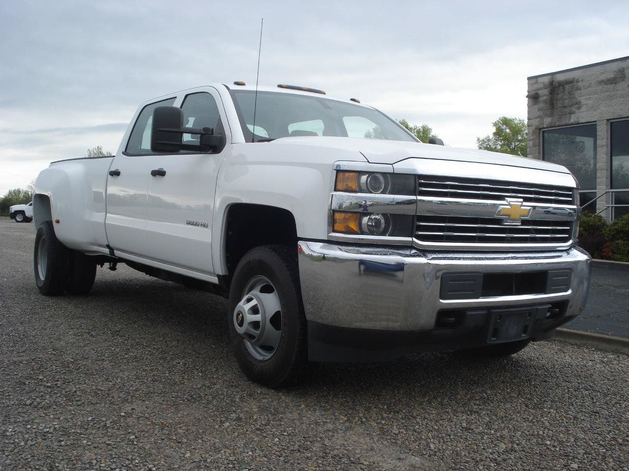 Used 2017 Chevrolet Silverado 3500 W/T RWD image 2