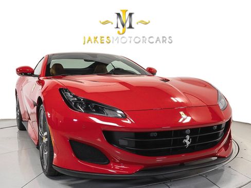 Used 2019 Ferrari Portofino RWD image 17