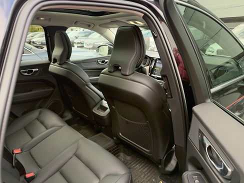 Certified 2022 Volvo XC60 B5 Momentum w/ Climate Package image 26