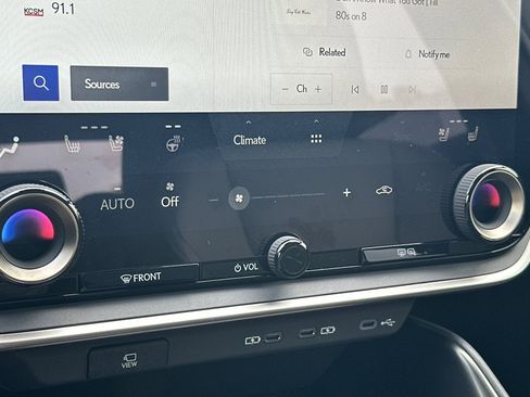 Used 2025 Lexus RZ 300e image 17