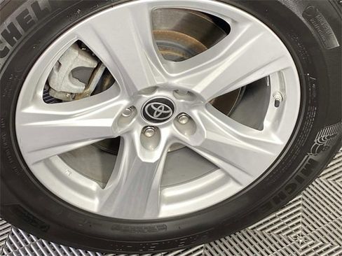 Used 2022 Toyota Highlander LE image 29