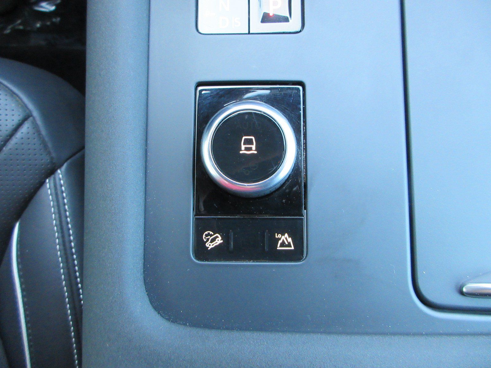 Used 2023 Land Rover Discovery Metropolitan Edition AWD/4WD image 50
