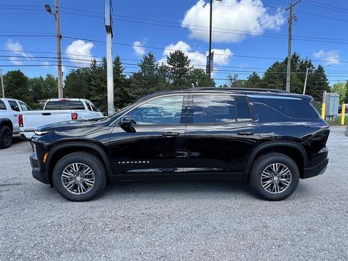New 2026 Chevrolet Traverse LT w/ LPO, Floor Liner Package FWD image 2