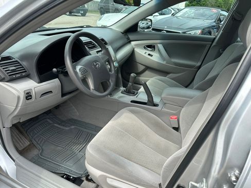 Used 2009 Toyota Camry LE FWD image 11